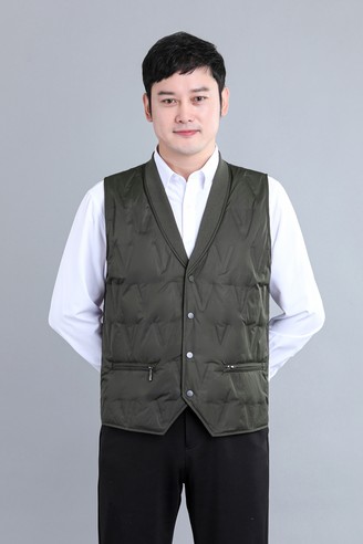 261款军绿色正面模特图